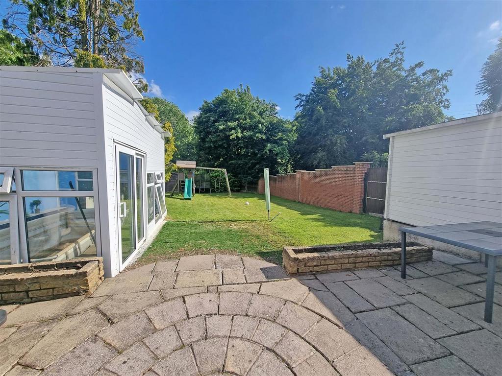 Broad Lane 276 garden 1.jpg