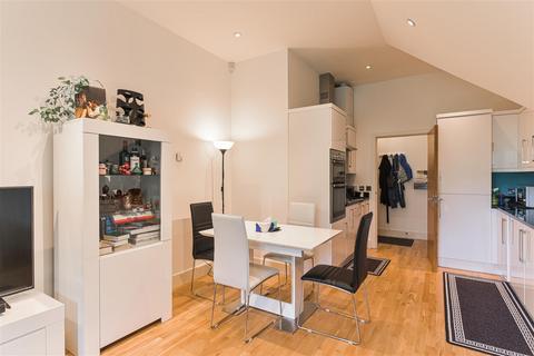 2 bedroom apartment to rent, Croydon Road, Reigate