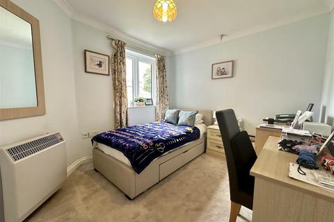 1 bedroom flat for sale, Southwell Park Road, Camberley GU15