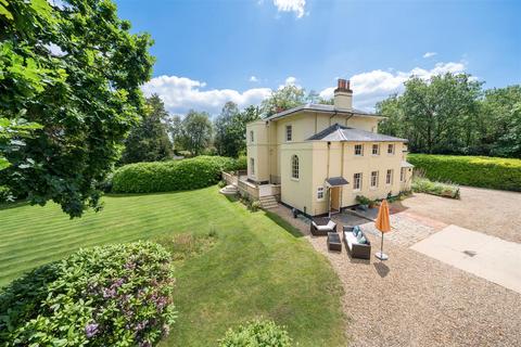 6 bedroom detached house for sale, Vicarage Road, Yateley GU46