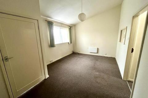 2 bedroom apartment for sale, Reading Road, Yateley GU46