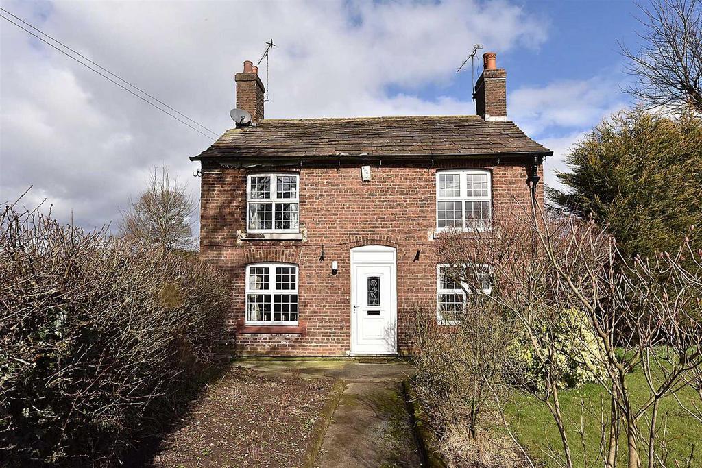 Lowes Farm, Congleton Road... 4 bed country house to rent £995 pcm (£