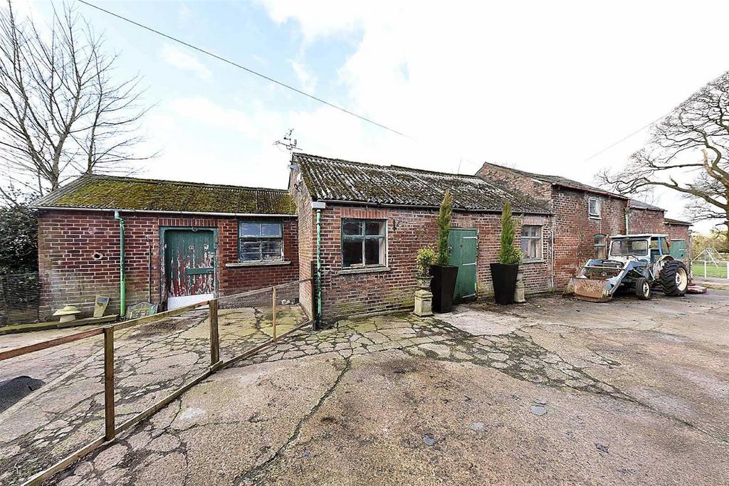 Lowes Farm, Congleton Road... 4 bed country house to rent £995 pcm (£