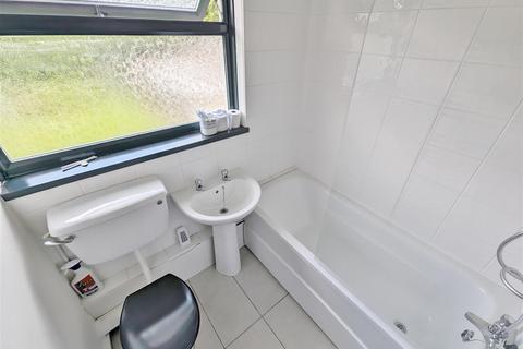 1 bedroom flat to rent, Shannon Close, Leigh On Sea, Essex