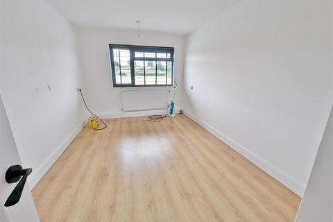 1 bedroom flat to rent, Shannon Close, Leigh On Sea, Essex