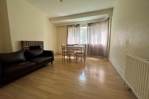 3 bedroom apartment to rent, Gilda Court, Watford Way, Hendon, London, NW7
