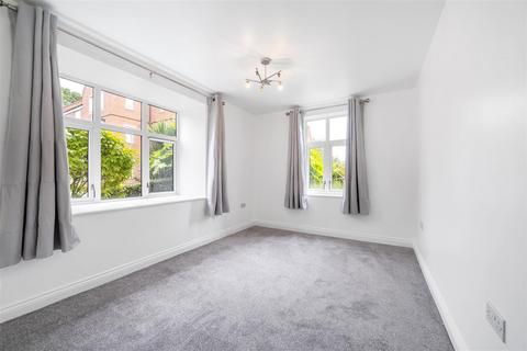 2 bedroom apartment to rent, Robinson Court, Chalfont Road, South Norwood, SE25