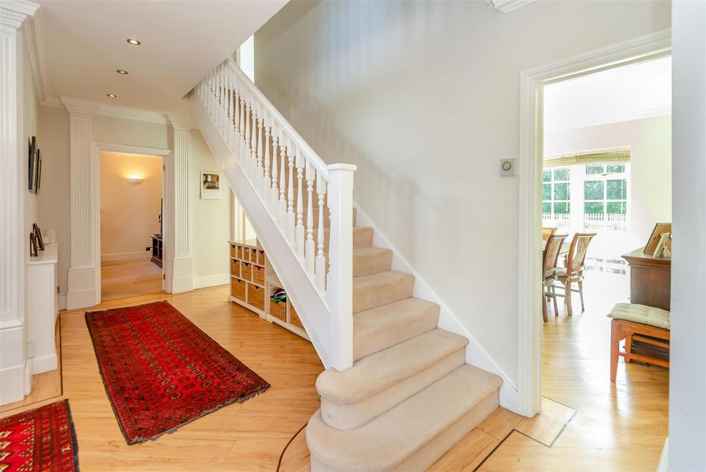 8603760-interior02.jpg