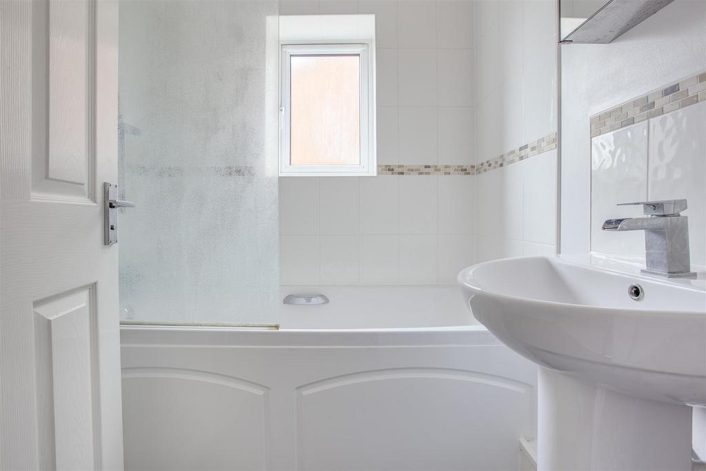 22 Milton Place, HP13 7 DN-3.jpg