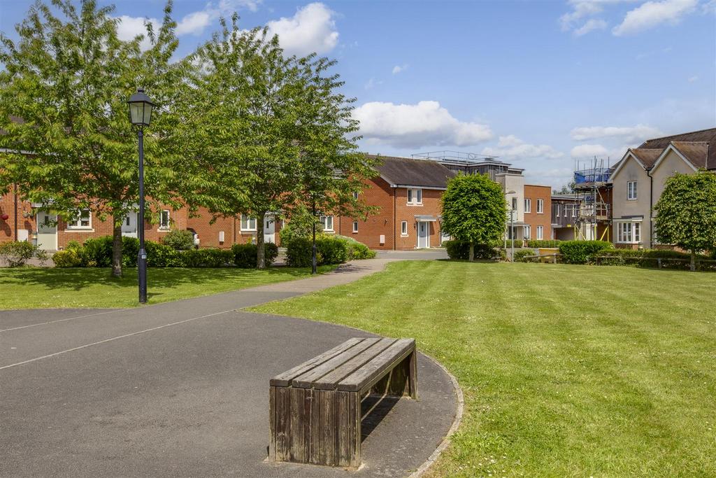 22 Milton Place, HP13 7 DN-16.jpg