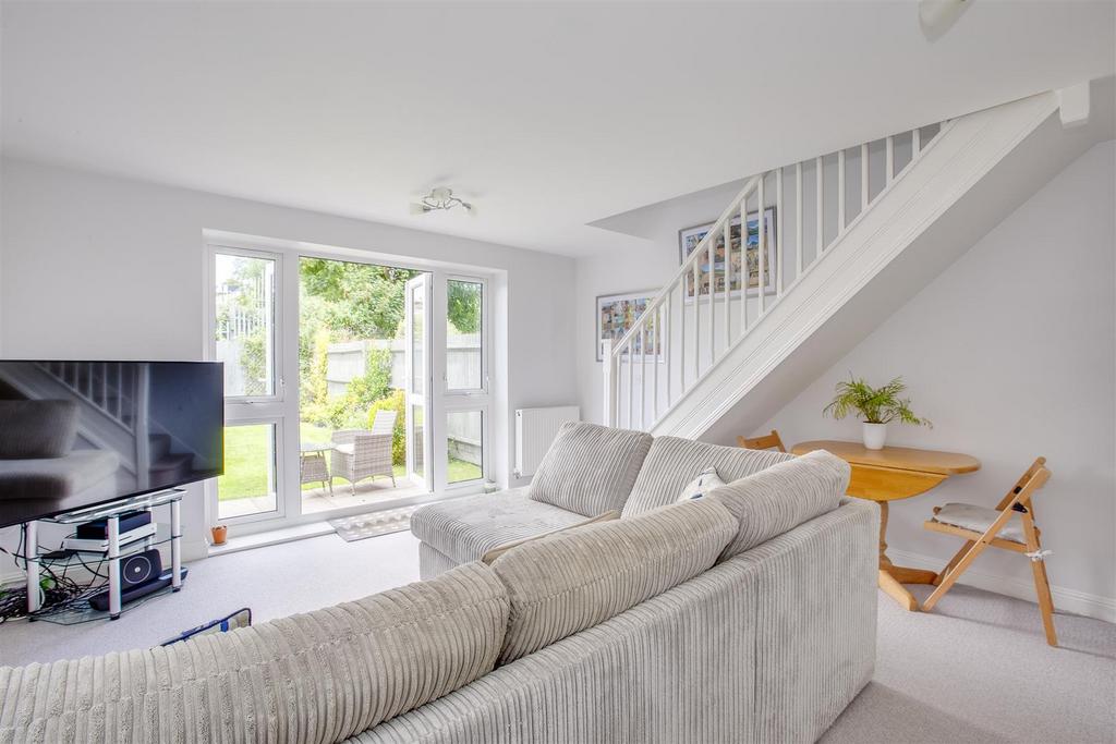 22 Milton Place, HP13 7 DN-8.jpg