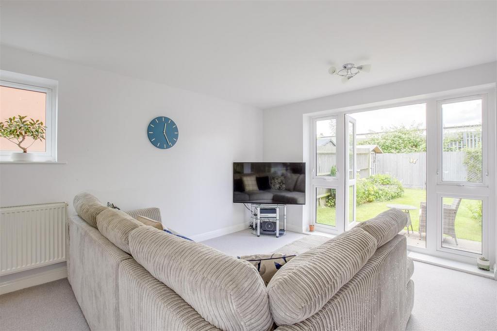 22 Milton Place, HP13 7 DN-7.jpg