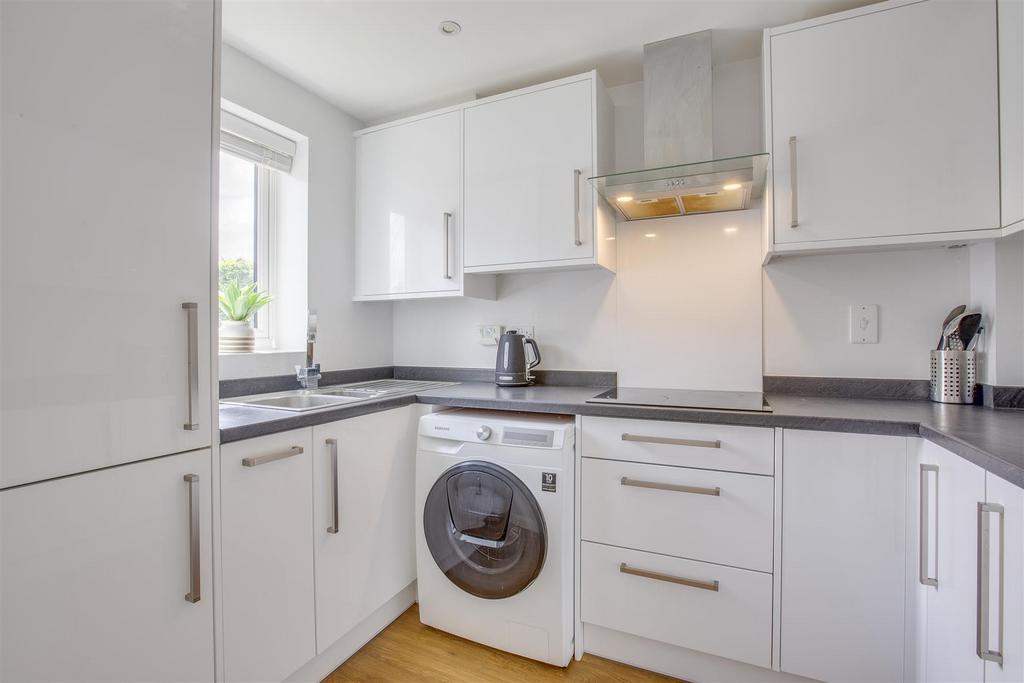 22 Milton Place, HP13 7 DN-6.jpg