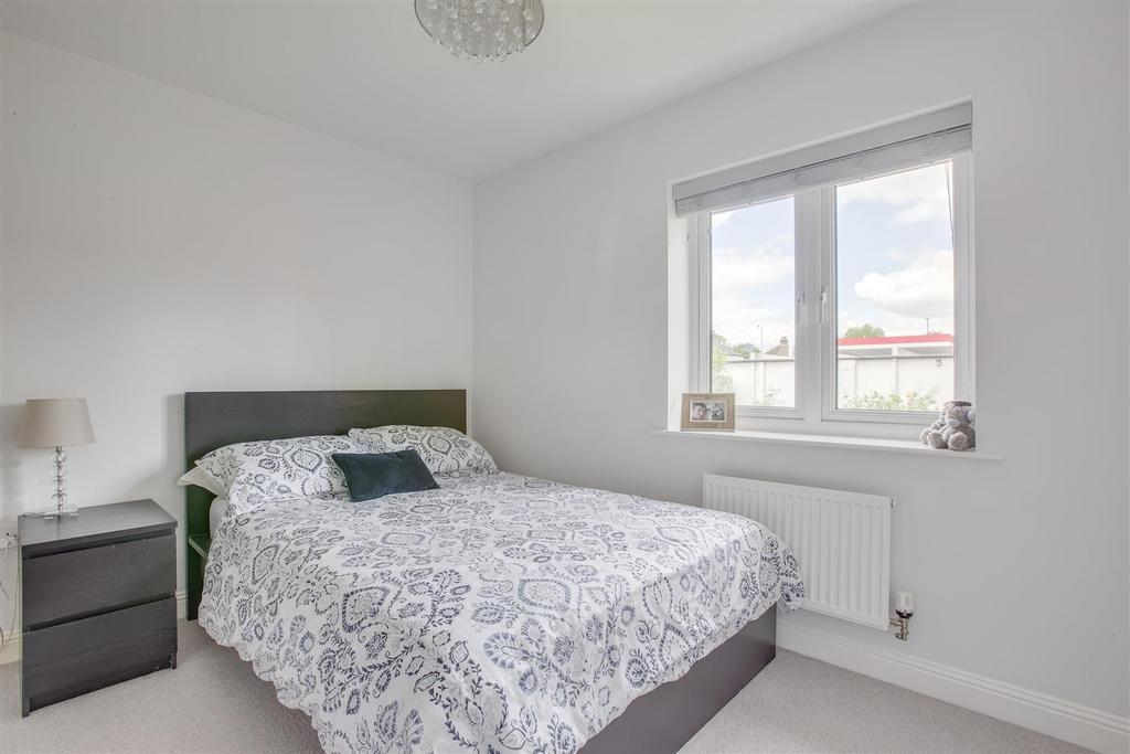 22 Milton Place, HP13 7 DN-1.jpg