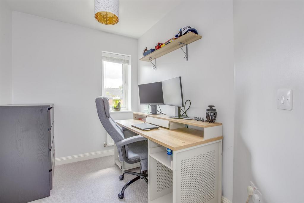 22 Milton Place, HP13 7 DN-5.jpg