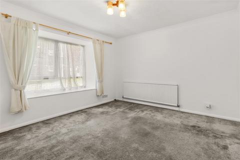 1 bedroom flat for sale, 15 Summer Court, Summerfields Avenue, Hailsham