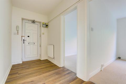 2 bedroom flat to rent, Barton Street, Beeston NG9