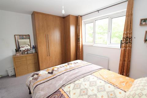 6 Manatee Place, Wallington, SM6 7AL