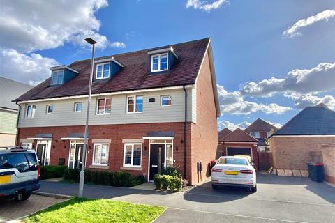 4 bedroom end of terrace house for sale, Gotland Avenue, Whitehouse, Milton Keynes