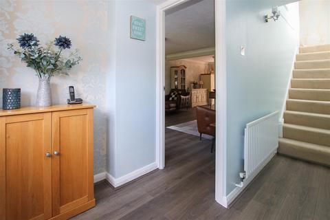 3 bedroom detached house for sale, Barn Mead, Doddinghurst, Brentwood