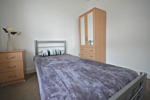 2 bedroom flat to rent, Quex Road, London NW6