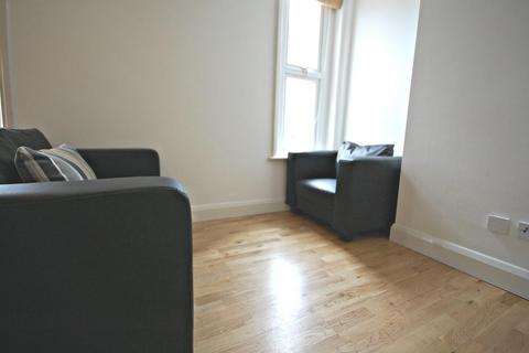 2 bedroom flat to rent, Quex Road, London NW6