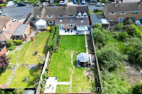 4 bedroom semi-detached house for sale, Elizabeth Road, Hinckley