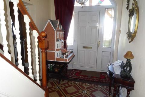 5 bedroom semi-detached house for sale, Linden Road, Hinckley