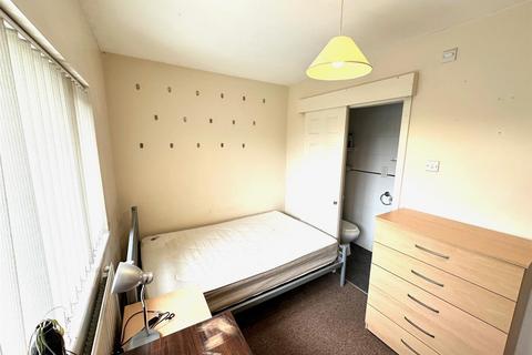 1 bedroom in a house share to rent, The Coppice, Yiewsley