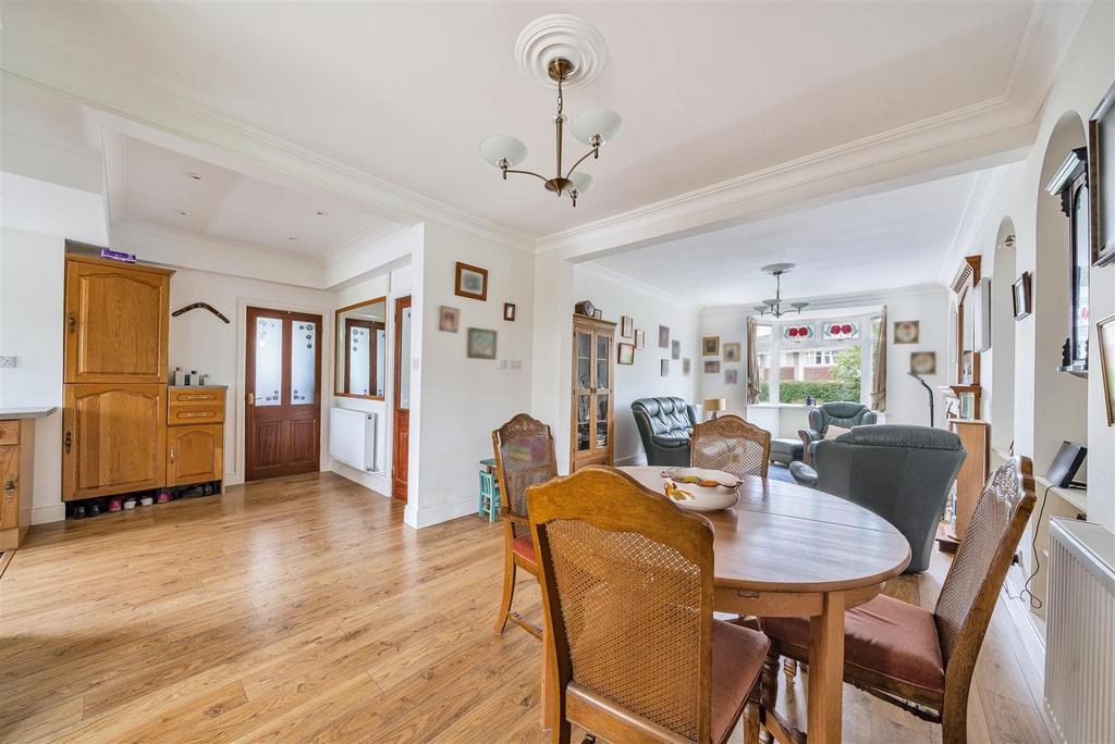 Lounge/Dining Room