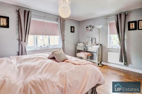 12 Coombe Drive, Nuneaton, CV10 9DD