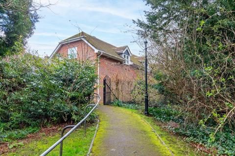 2 bedroom coach house for sale, London Road, Tring