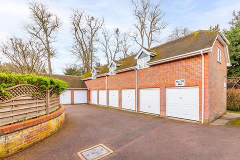 2 bedroom coach house for sale, London Road, Tring