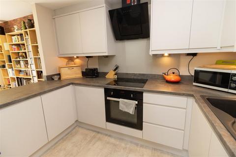 2, Fairway Court Fletcher Road, Gateshead, NE8 2AY
