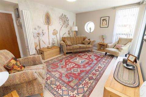 2, Fairway Court Fletcher Road, Gateshead, NE8 2AY