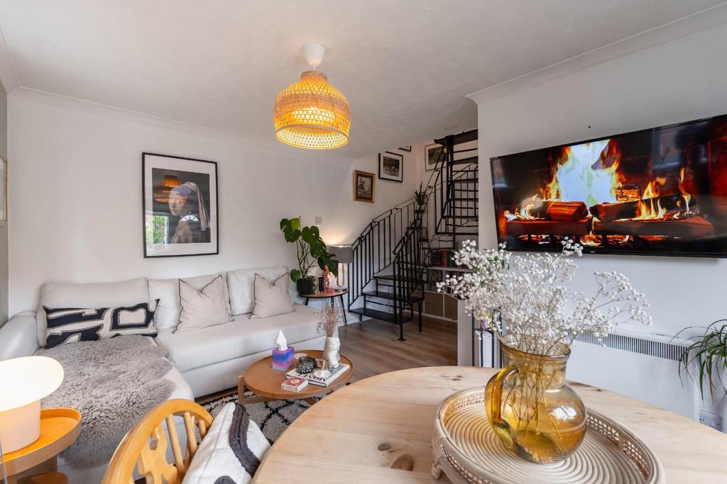 Living room-6.jpg