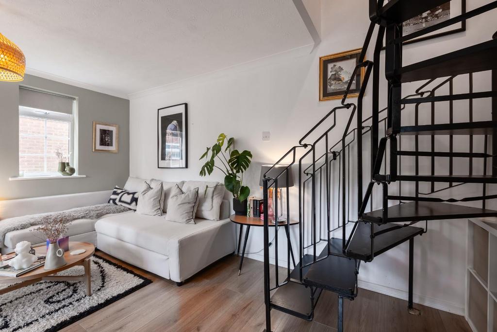 Living room-4.jpg