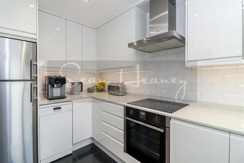 17 The Highlands, Barnet, EN5 5DR