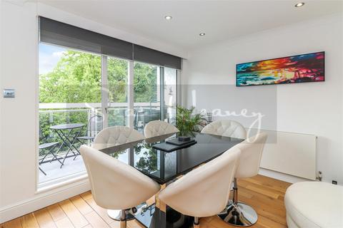 17 The Highlands, Barnet, EN5 5DR