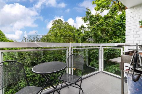 17 The Highlands, Barnet, EN5 5DR