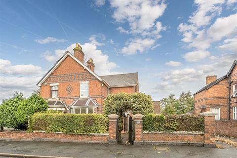 3 bedroom semi-detached house for sale, Brettell Lane, Brierley Hill, DY5 3LT