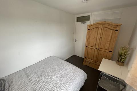 1 bedroom in a house share to rent, Room 3, Swinburne Road, NN8 3RW