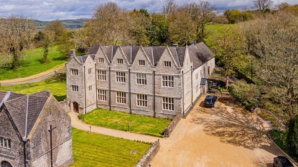 Van Mansion Drone-1.jpg