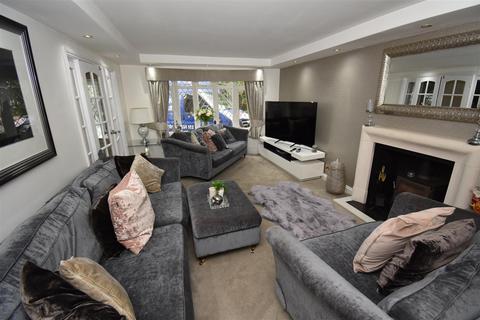 14 Lyndon Close, Castle Bromwich, Birmingham, B36 0AJ