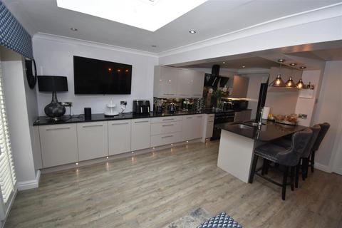 14 Lyndon Close, Castle Bromwich, Birmingham, B36 0AJ