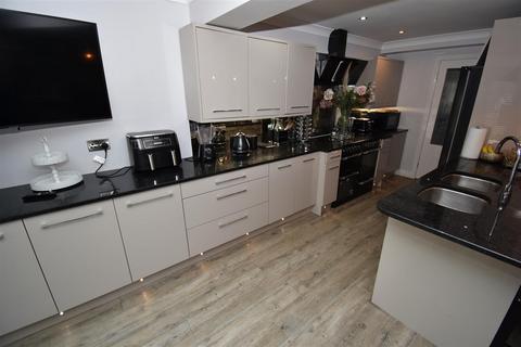 14 Lyndon Close, Castle Bromwich, Birmingham, B36 0AJ
