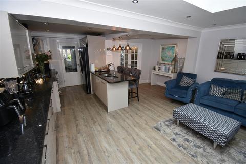 14 Lyndon Close, Castle Bromwich, Birmingham, B36 0AJ