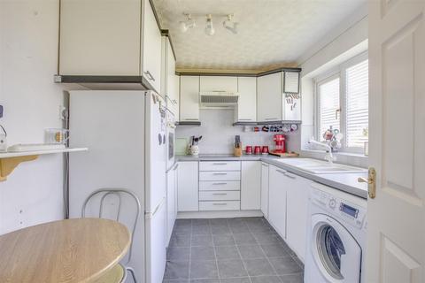 3 bedroom terraced house for sale, Winters Way, Holmer Green HP15