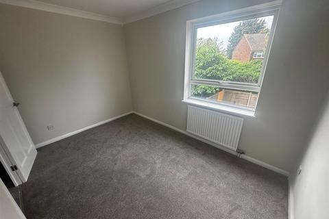 2 bedroom house to rent, Apsledene, Gravesend