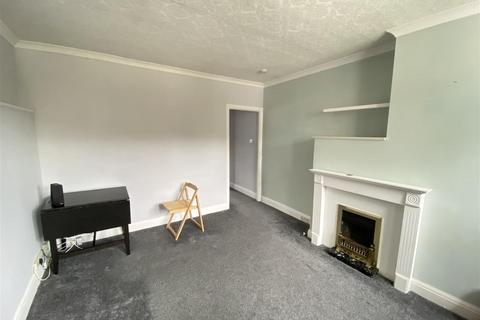 2 bedroom maisonette to rent, Windsor Drive, Dartford